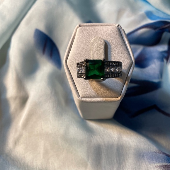 LIVE SHOW LAST ACT RING SIZE 6 - Picture 1 of 5
